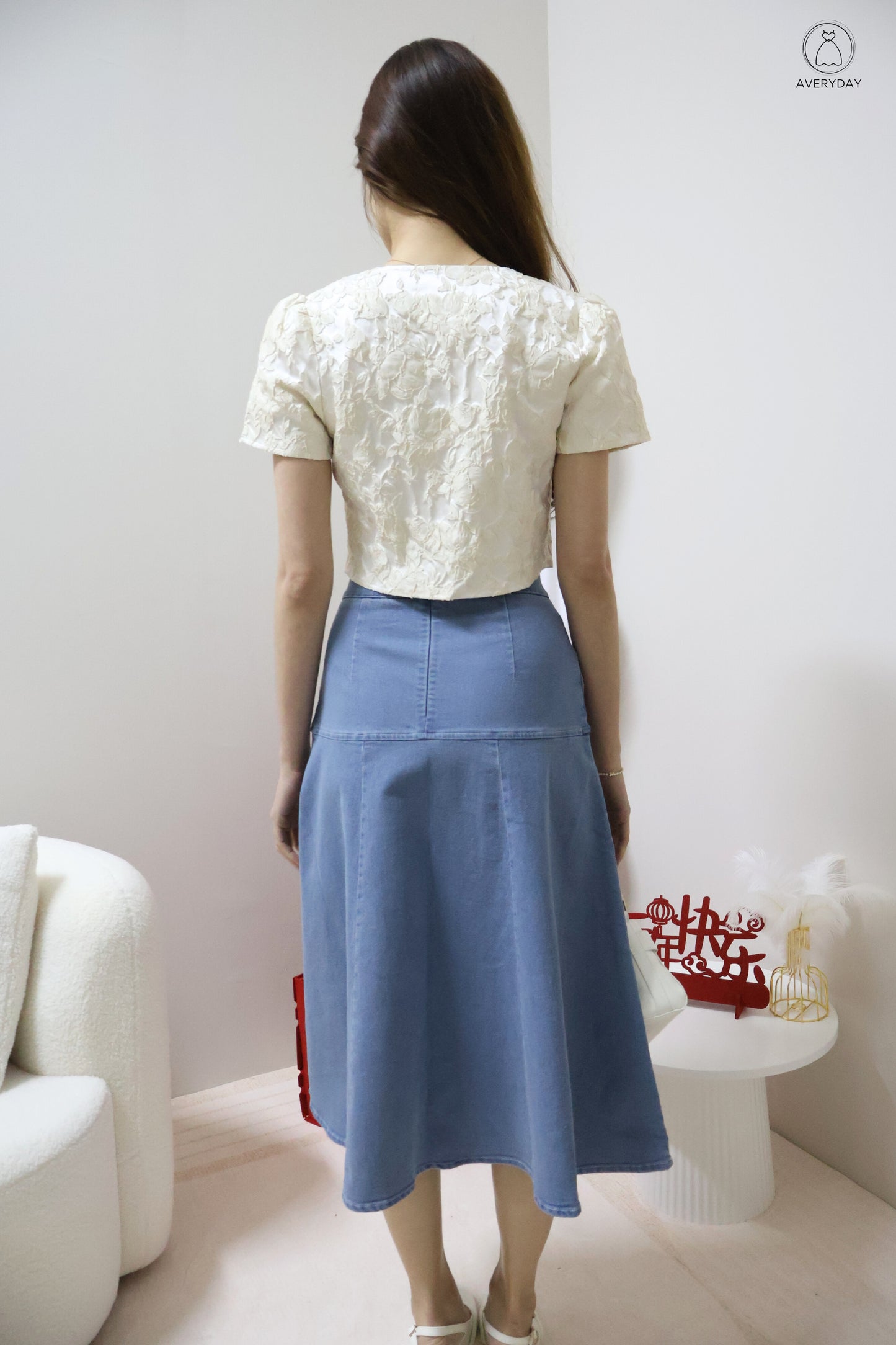 朗 (Lǎng) Spring Bloom Textured Button Top In Cream