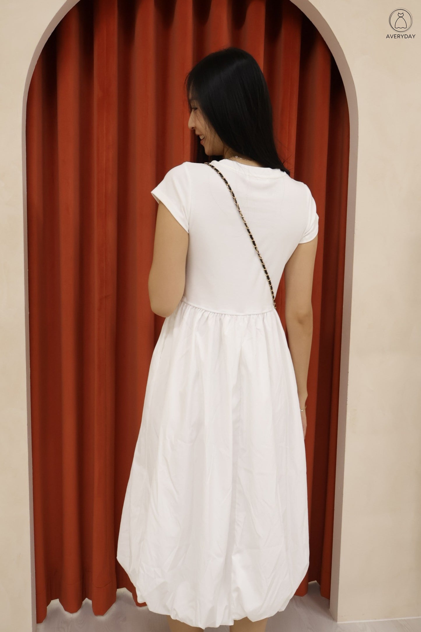Xena Bubble Hem Pocket Midi Dress In White (With Mini Sling Bag - Black)