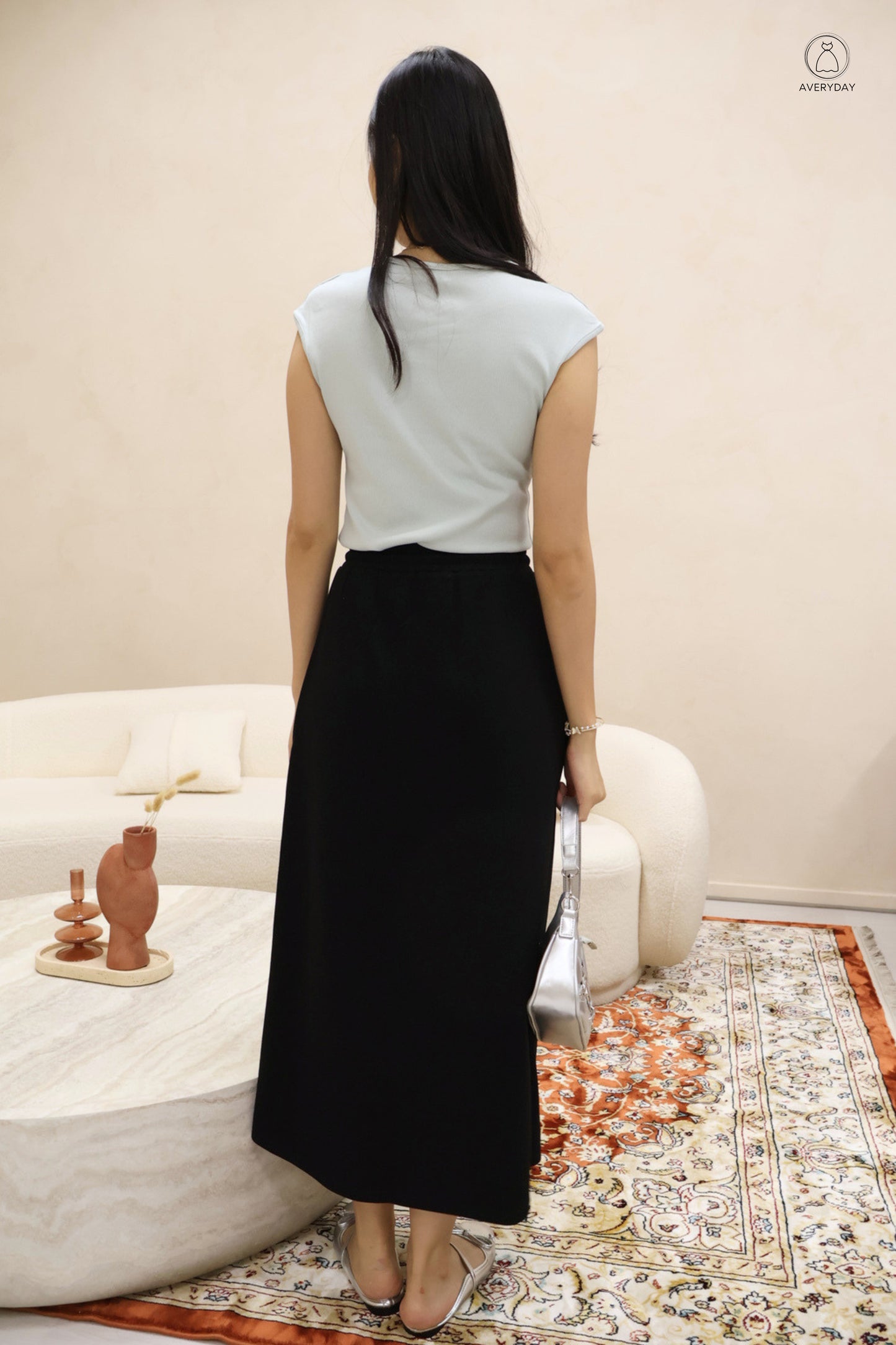 Yuri Pocket Weekender Midi Skirt In Black