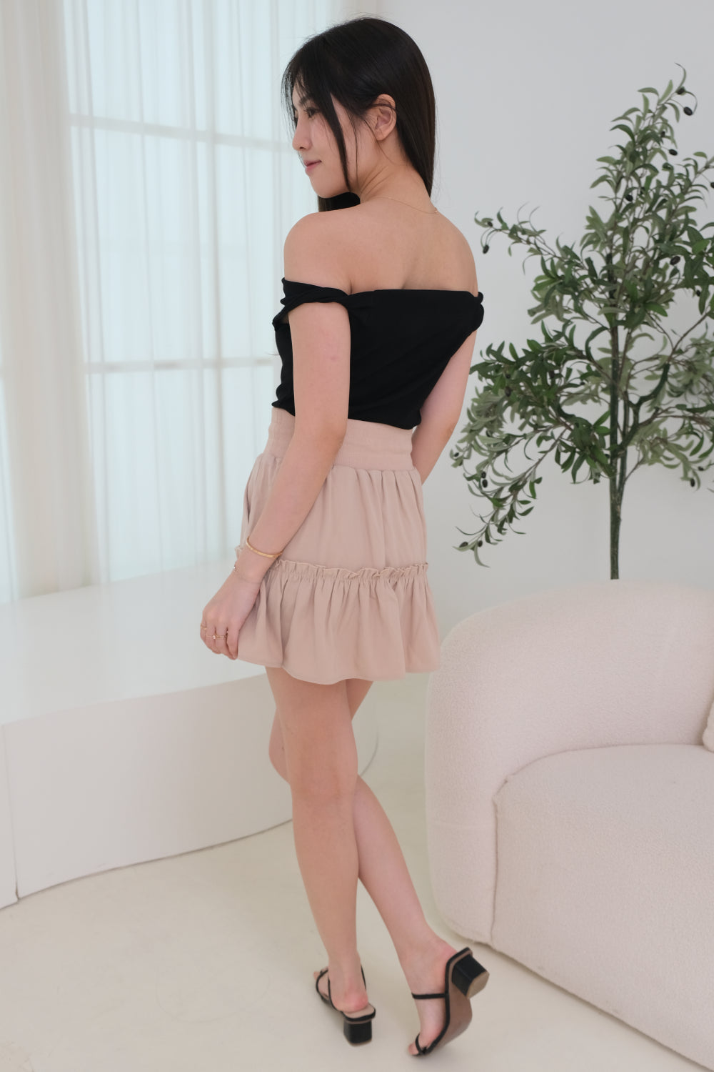 Sora Ruffles Skorts in Taupe