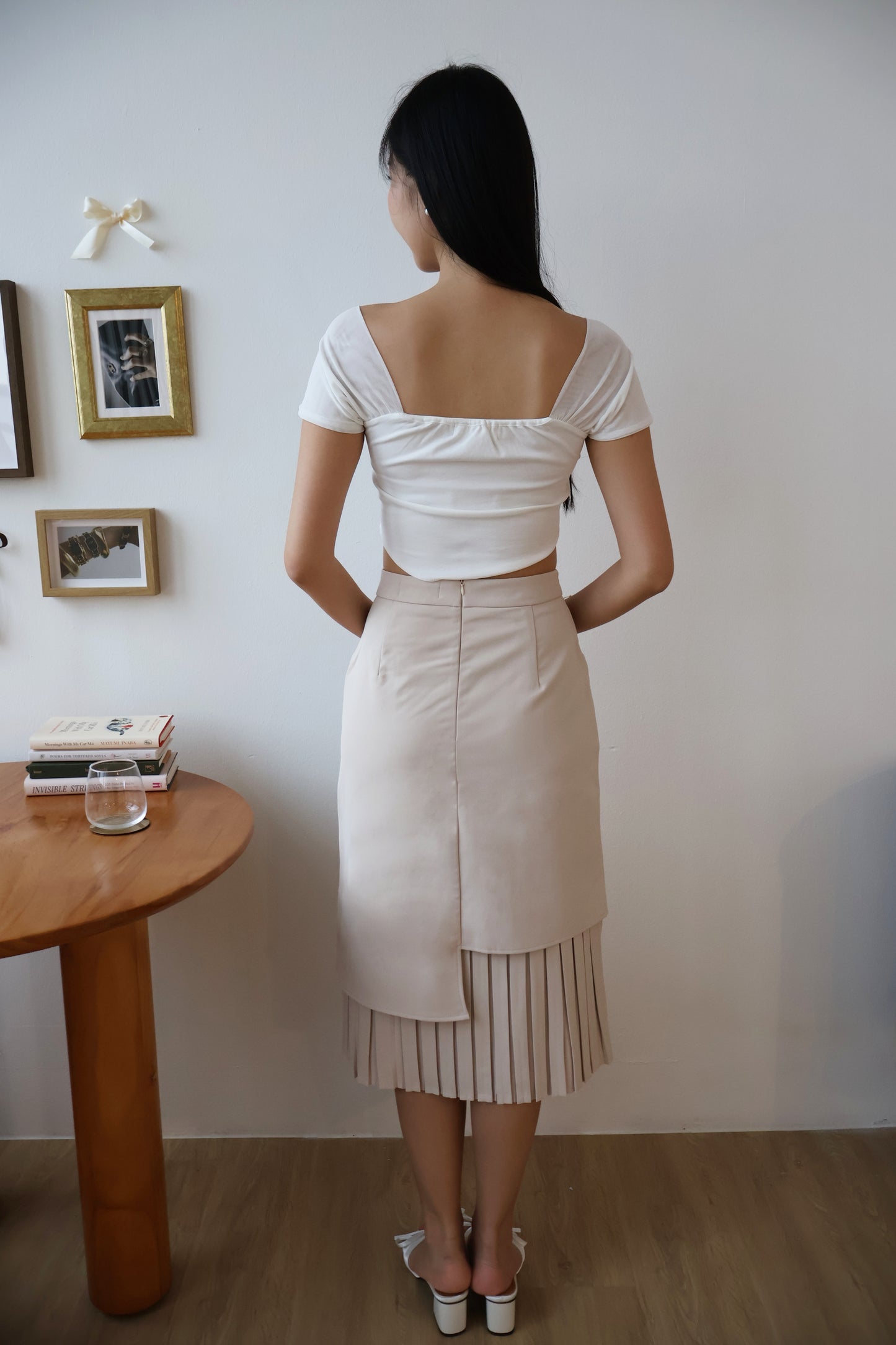 Rayne Pearl Button Pleated Skirt In Taupe