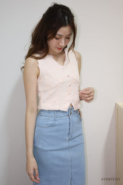 Ferlyn Floral Petal Button Top In Pink