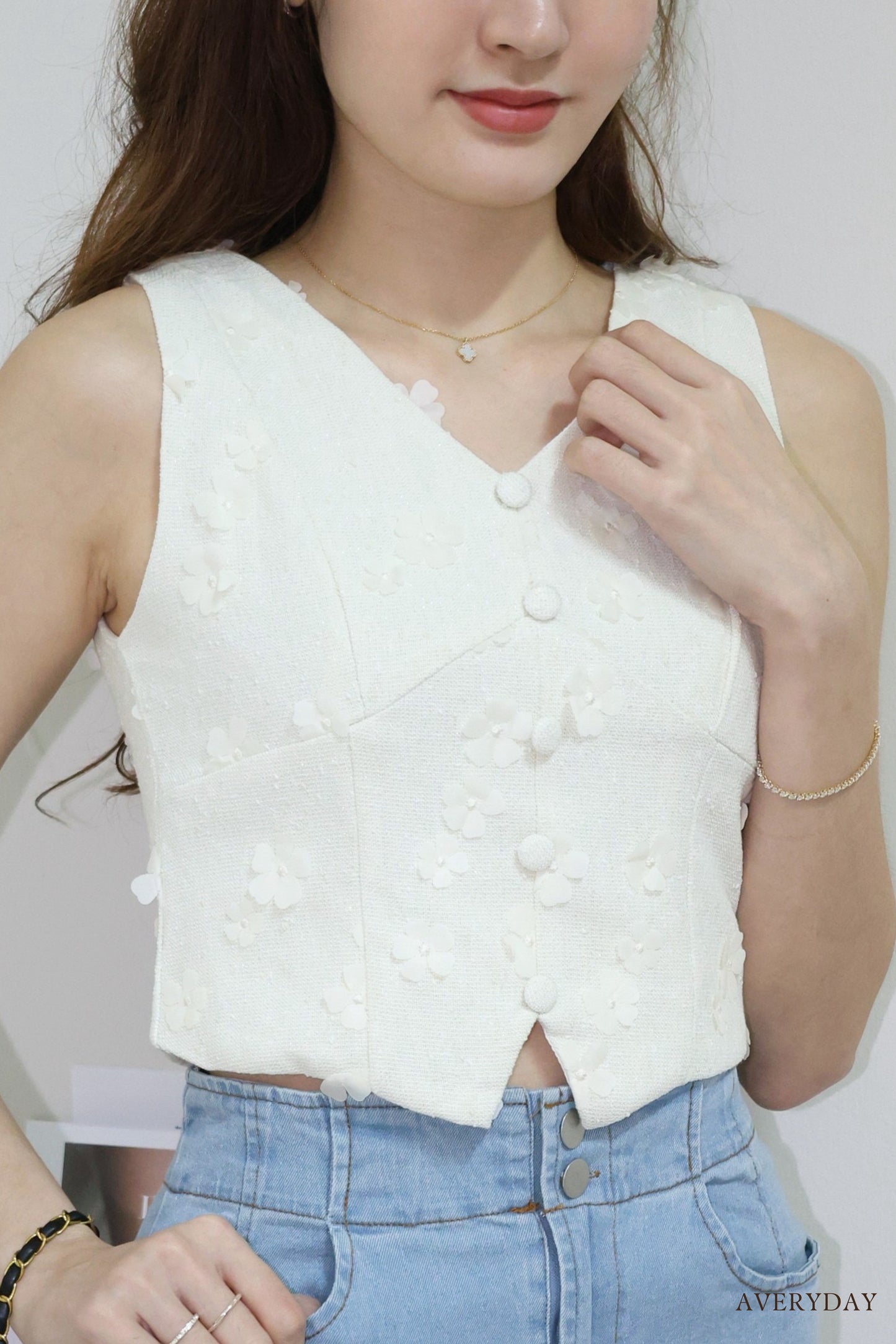 Ferlyn Floral Petal Button Top In Off White