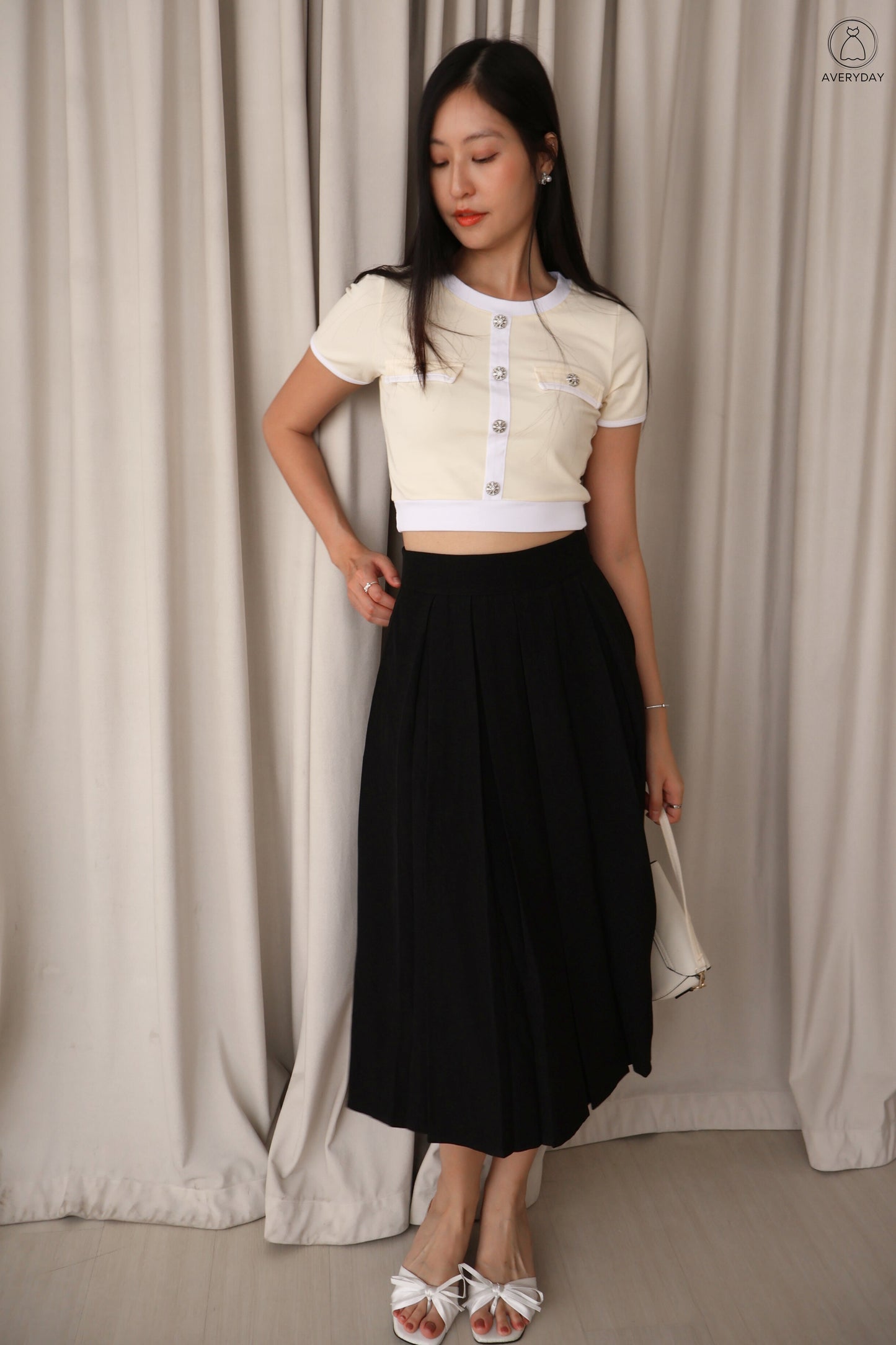 Sher Pleated Pocket Midi Skirt In Black