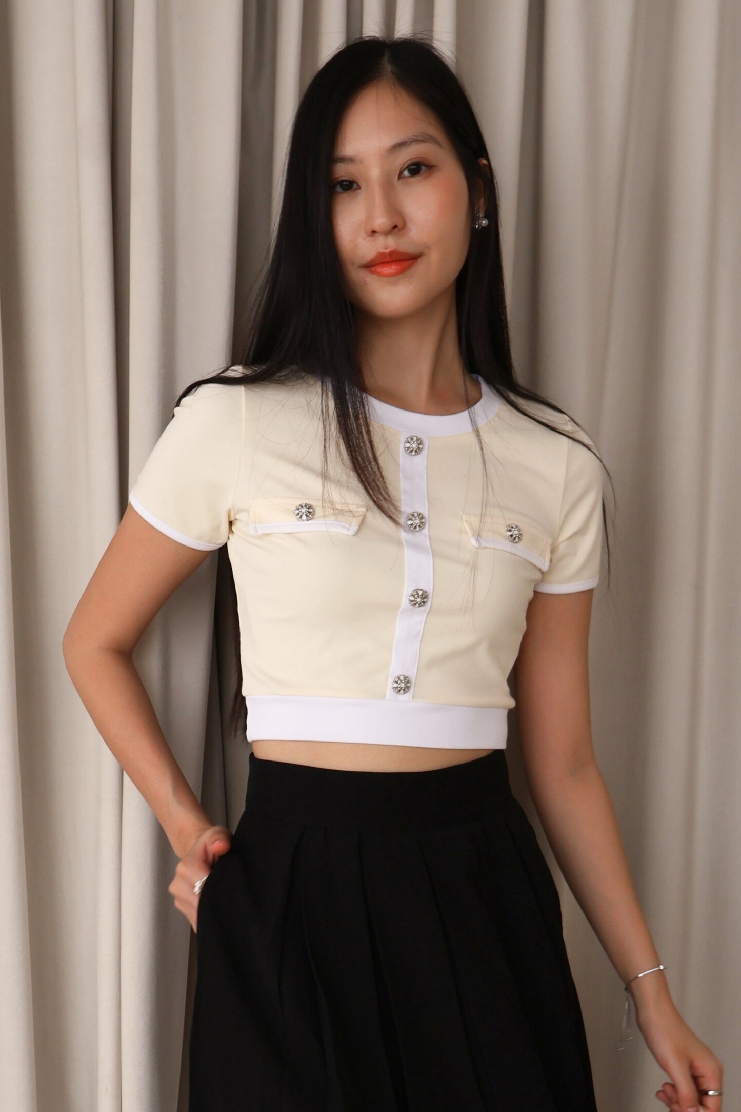 Elaine Pinwheel Contrast Button Top In Daffodil