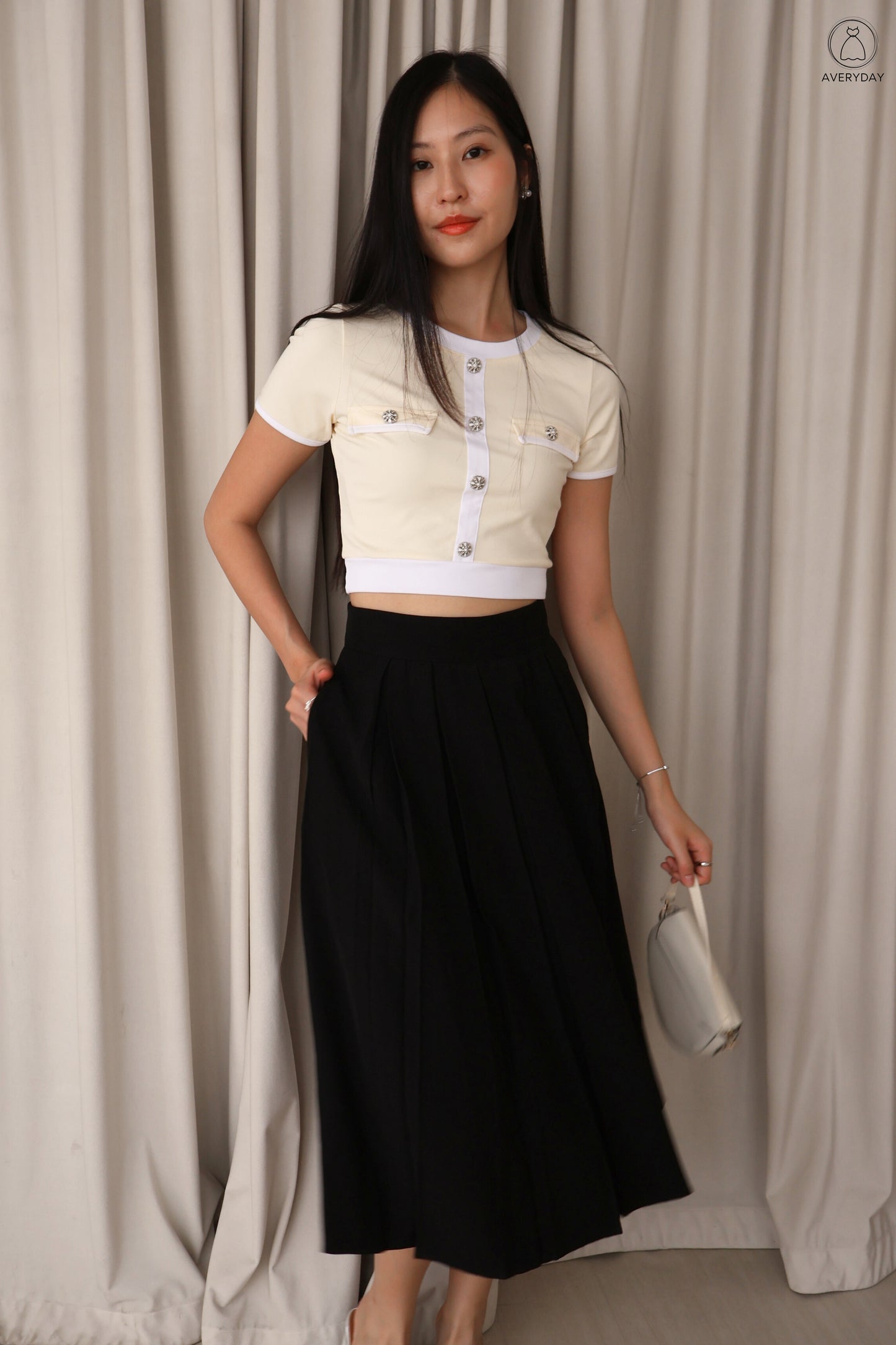 Sher Pleated Pocket Midi Skirt In Black