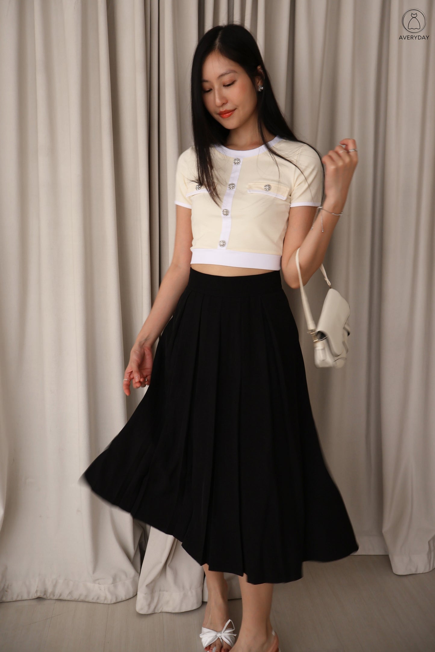 Elaine Pinwheel Contrast Button Top In Daffodil