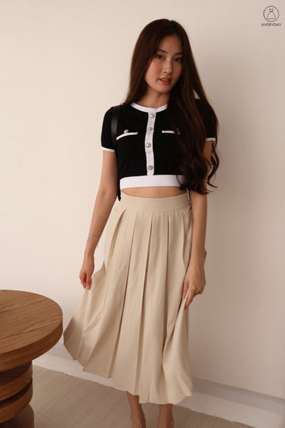 Sher Pleated Pocket Midi Skirt In Cream