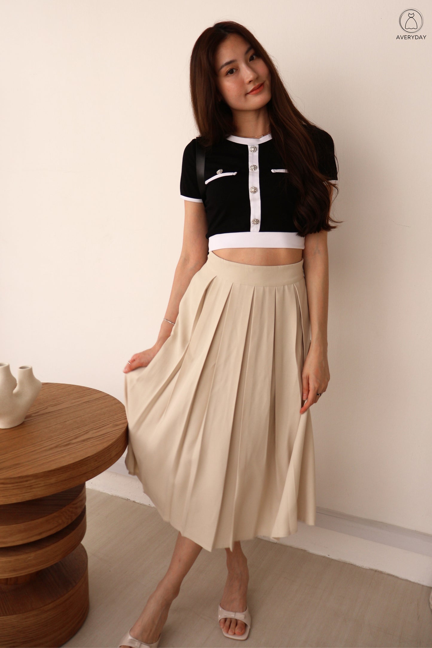 Sher Pleated Pocket Midi Skirt In Cream
