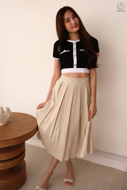 Sher Pleated Pocket Midi Skirt In Cream