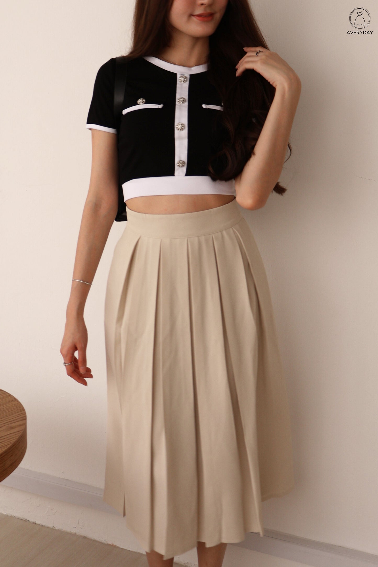 Sher Pleated Pocket Midi Skirt In Cream