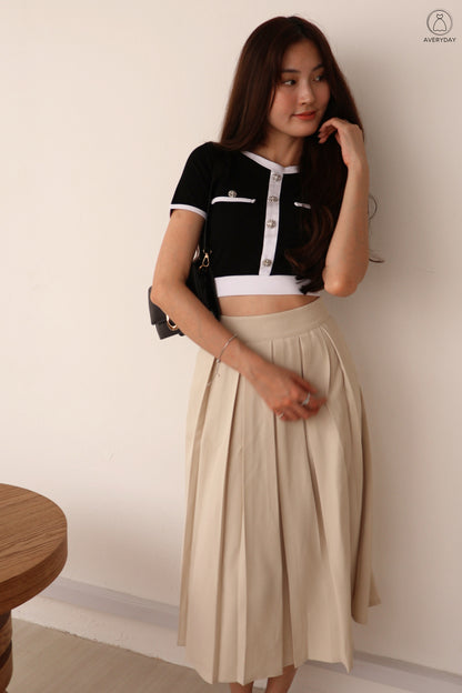 Sher Pleated Pocket Midi Skirt In Cream