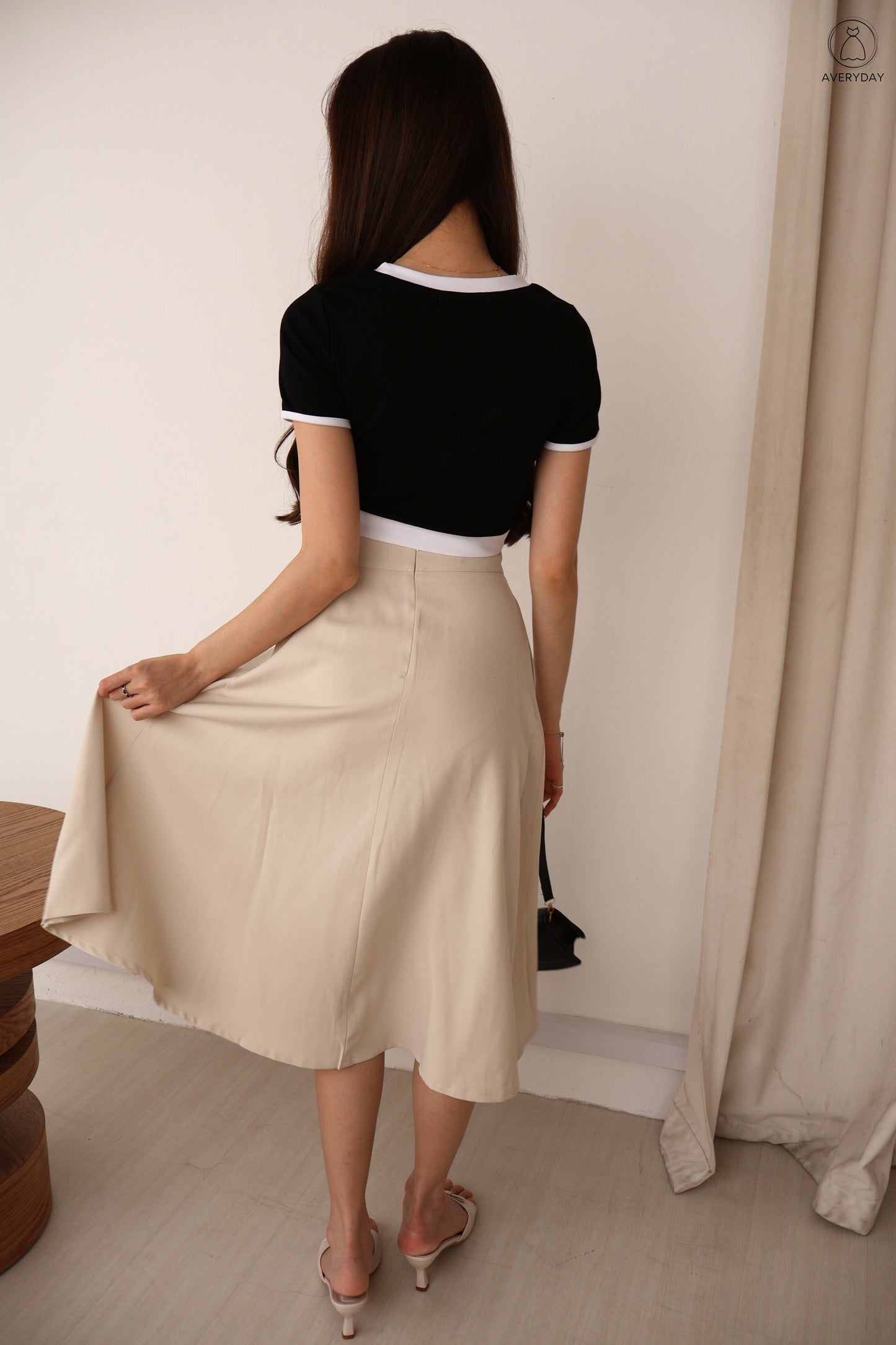 Sher Pleated Pocket Midi Skirt In Cream