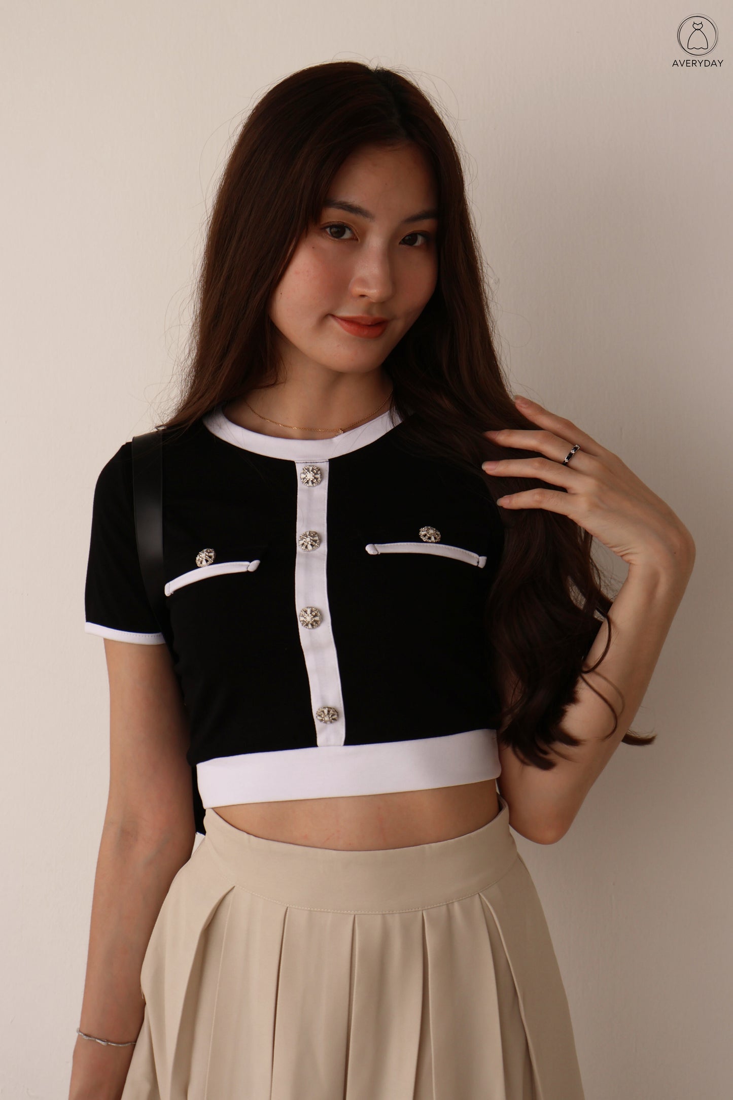 Elaine Pinwheel Contrast Button Top In Black