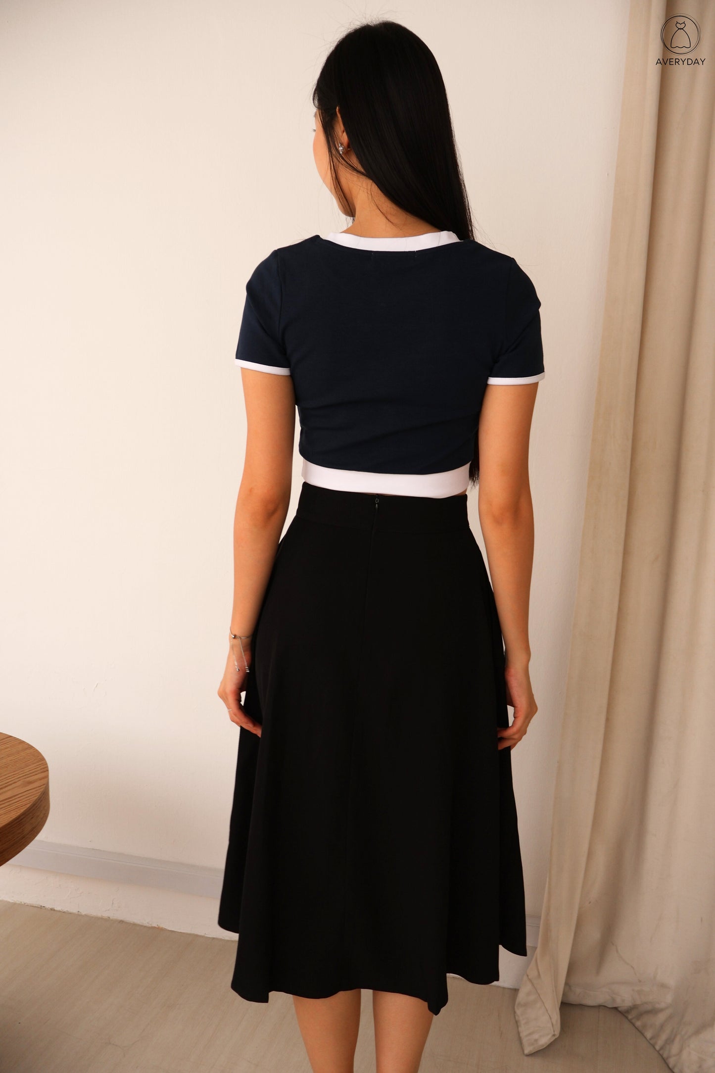 Sher Pleated Pocket Midi Skirt In Black