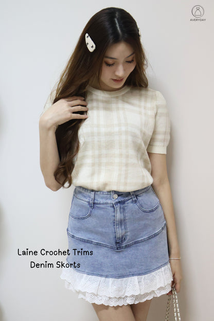Laine Crochet Trim Denim Skorts In Mid Wash