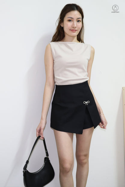 Viola Pocket Skorts W/ Detachable Ribbon Pin In Black
