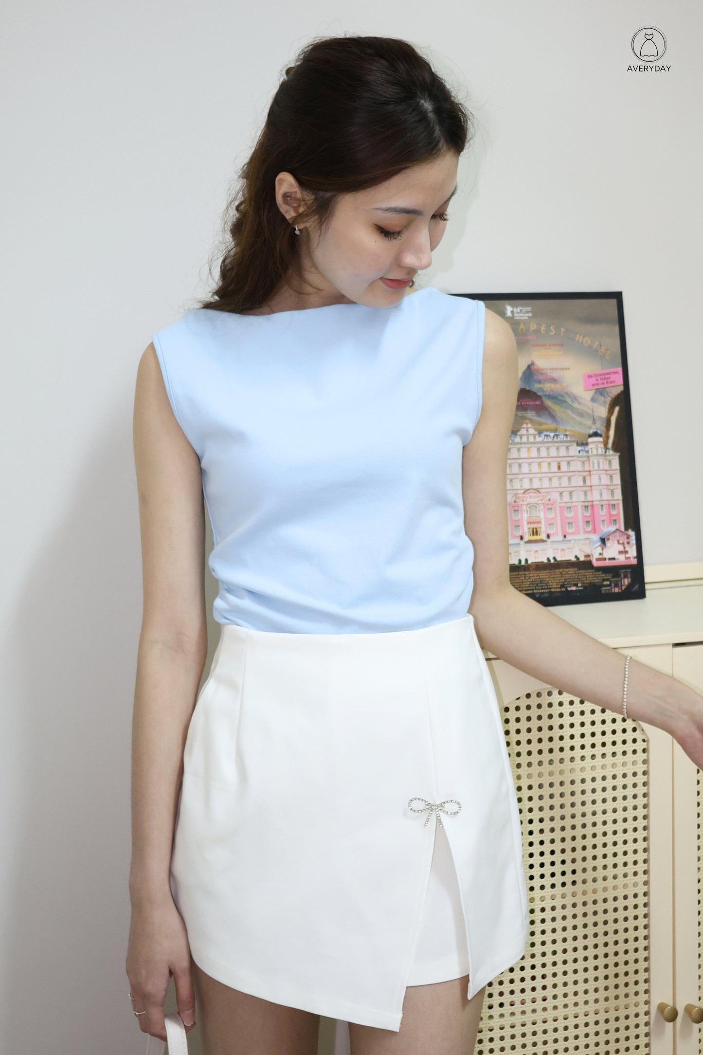 Viola Pocket Skorts W/ Detachable Ribbon Pin In White