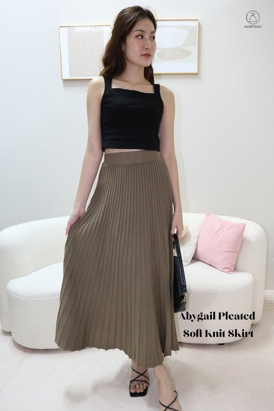 Abygail Pleated Soft Knit Skirt In Coffee