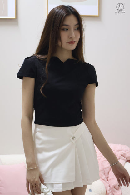 Romy Ruched Cap Sleeve Cut-In Top In Black