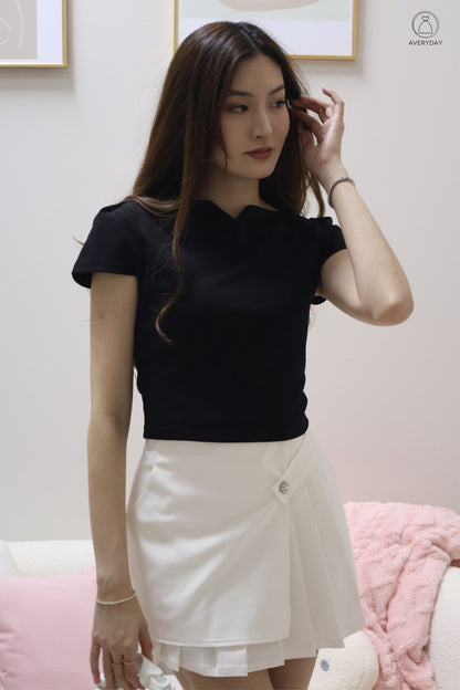 Romy Ruched Cap Sleeve Cut-In Top In Black