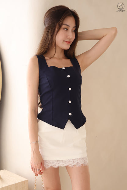 Wilda Lace Hem Skorts In White