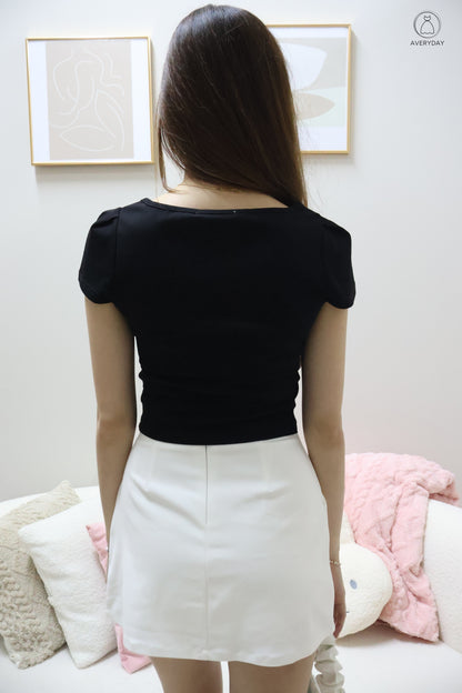 Romy Ruched Cap Sleeve Cut-In Top In Black