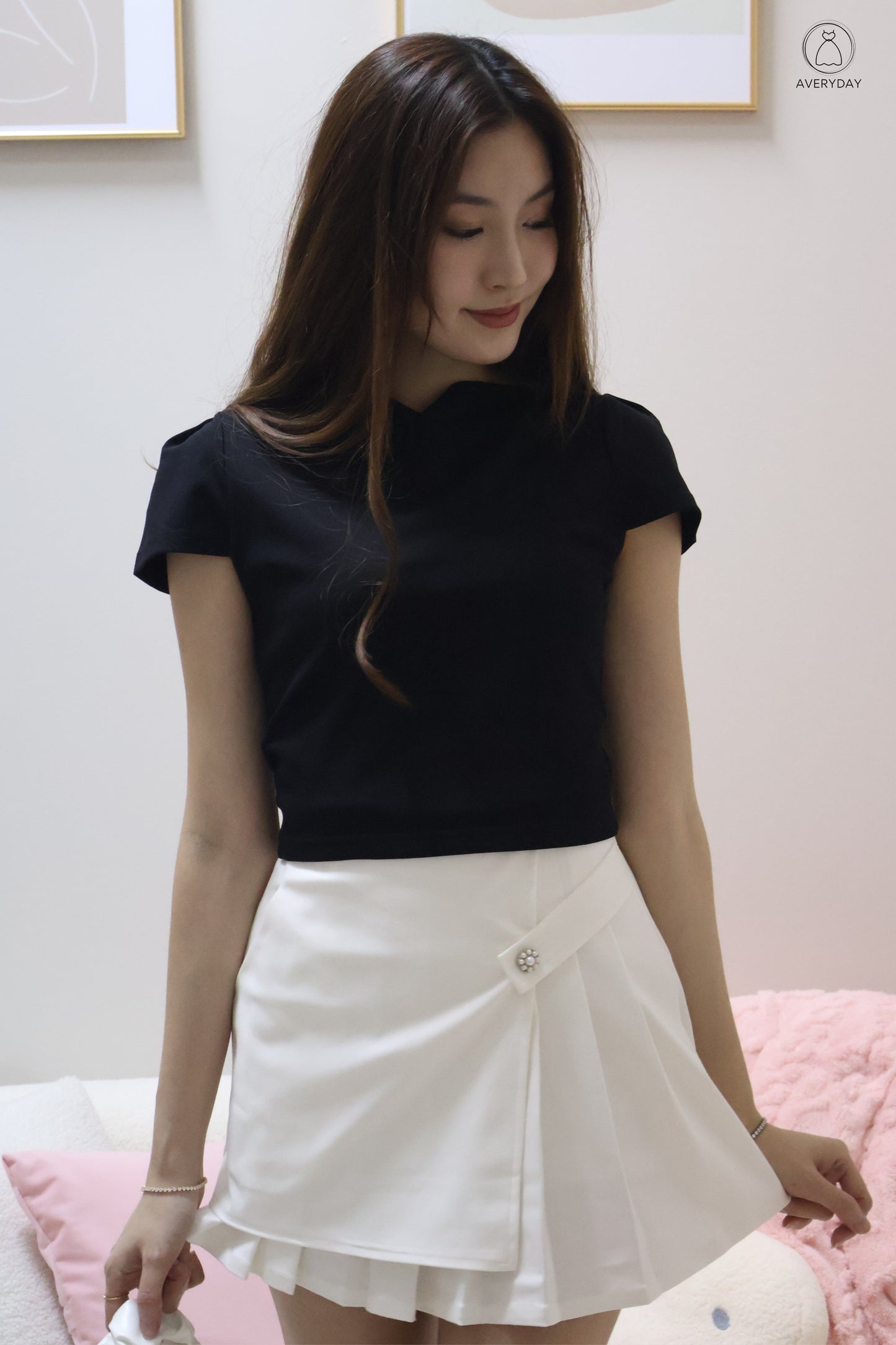 Romy Ruched Cap Sleeve Cut-In Top In Black