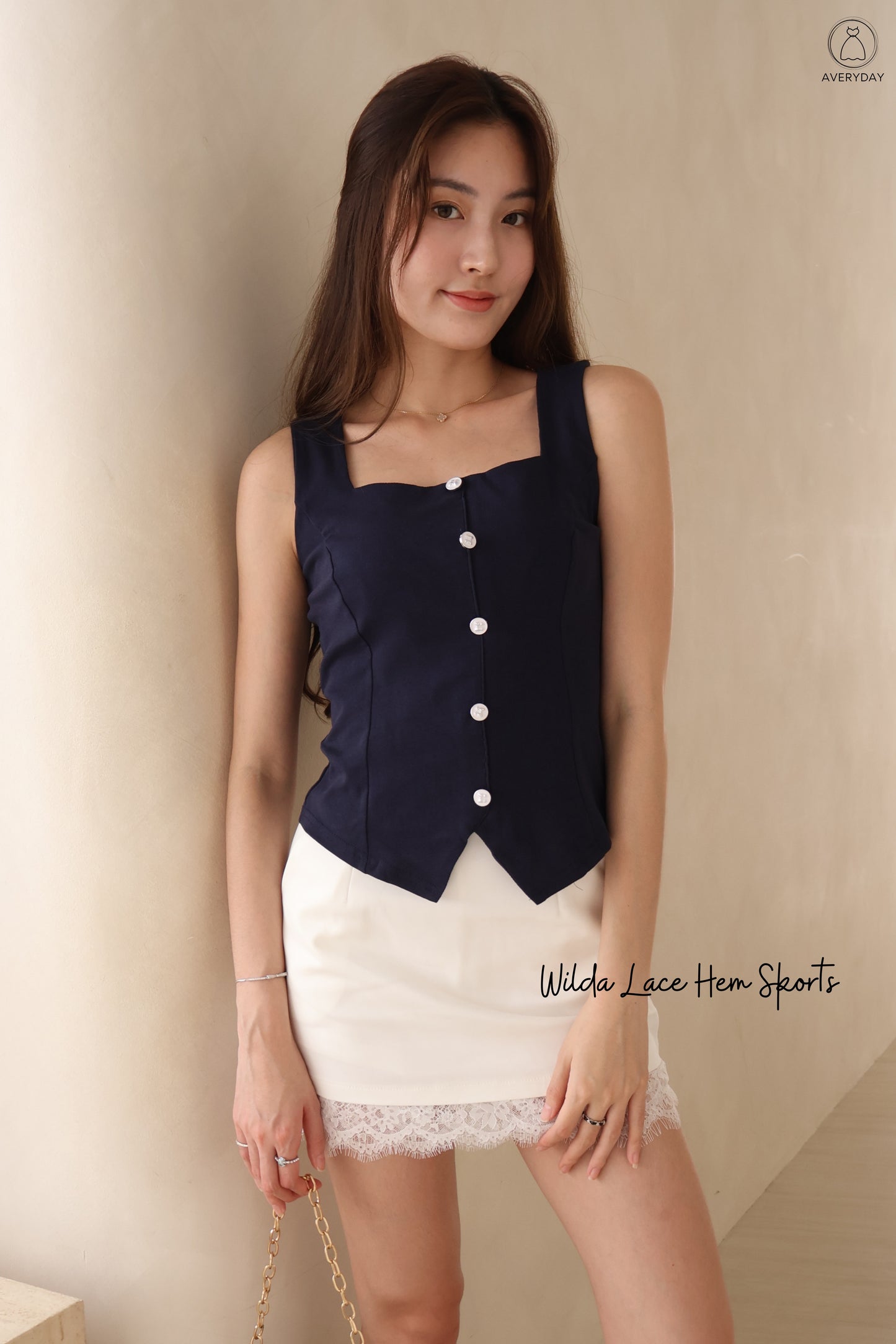 Wilda Lace Hem Skorts In White