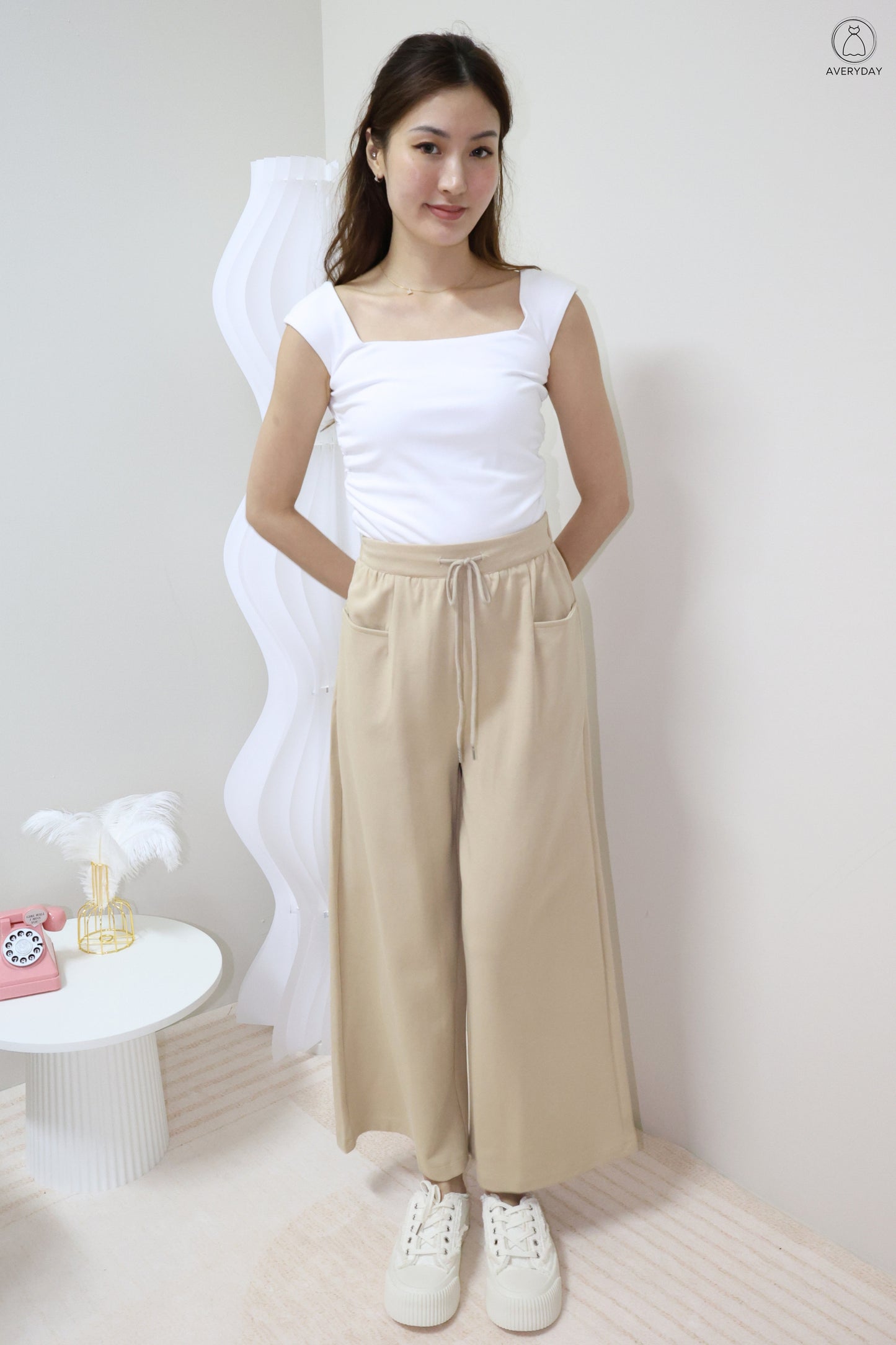 Neia Pocket Lounge Pants In Caramel Khaki
