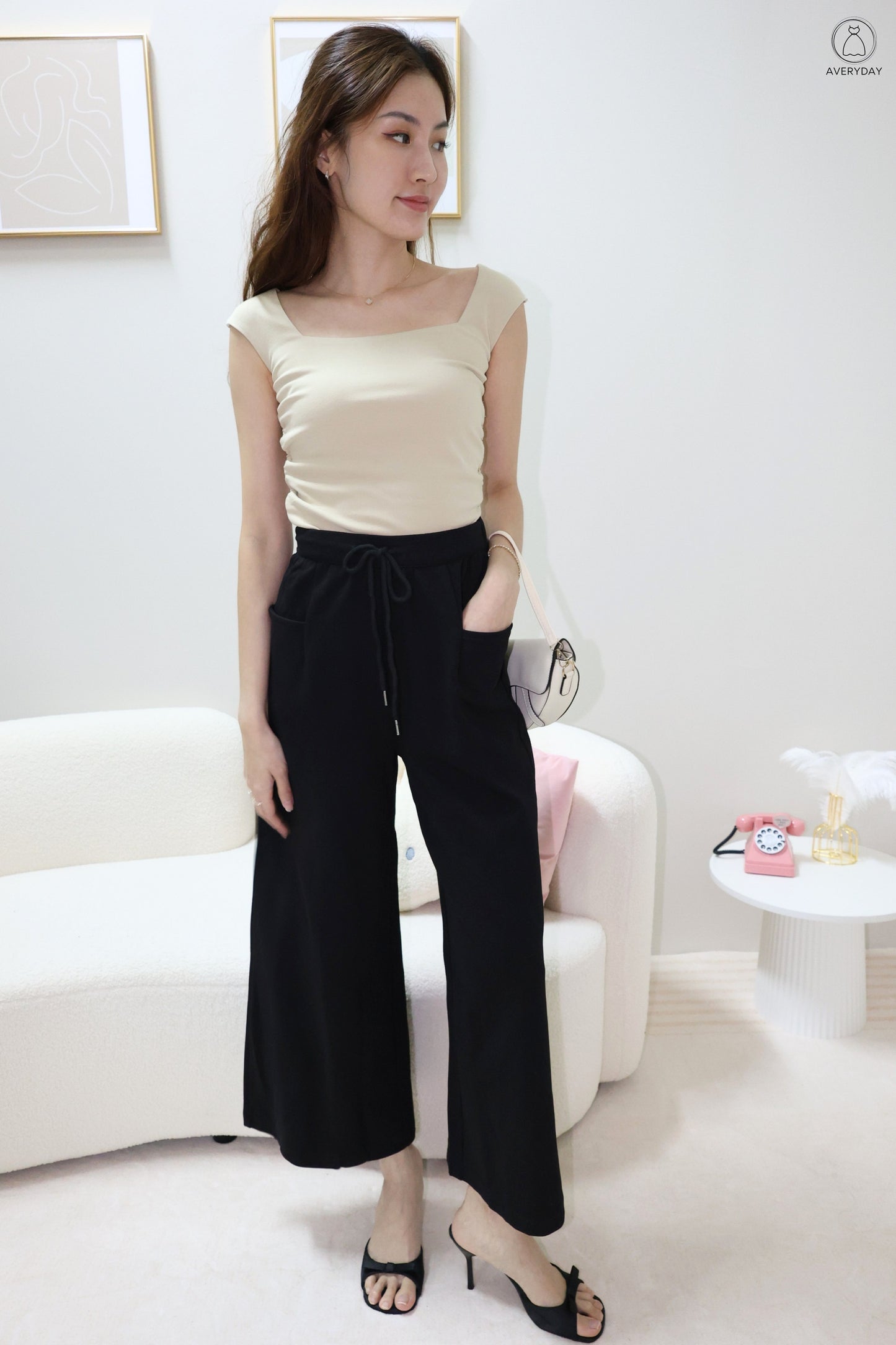 Neia Pocket Lounge Pants In Classic Black