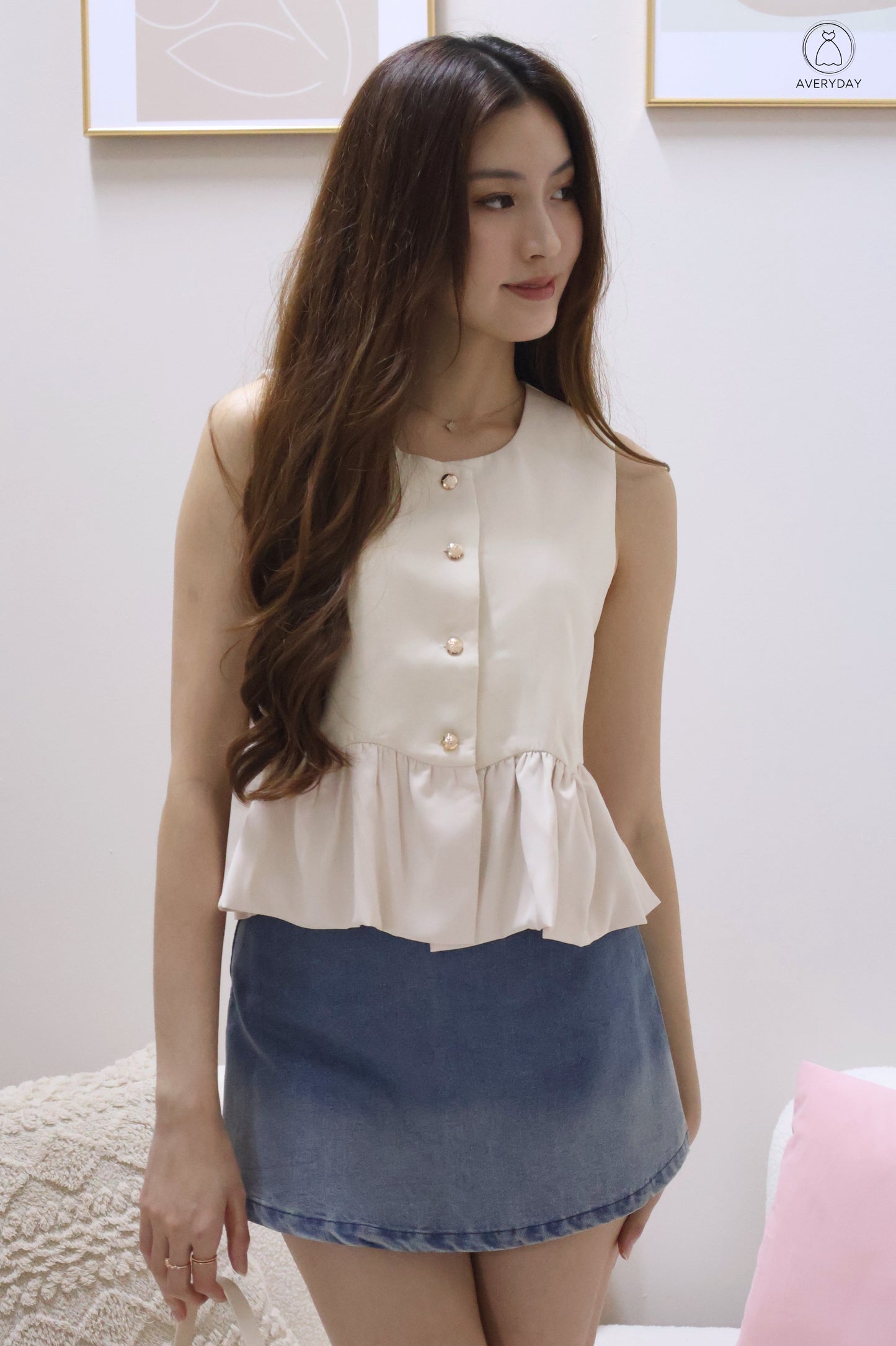 Vann Peplum Flowy Scallop Hems Button Top In Cream