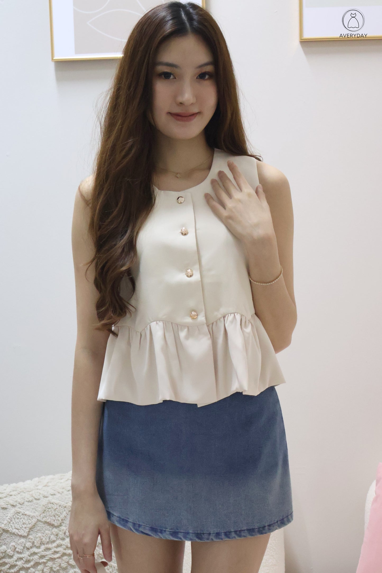 Vann Peplum Flowy Scallop Hems Button Top In Cream