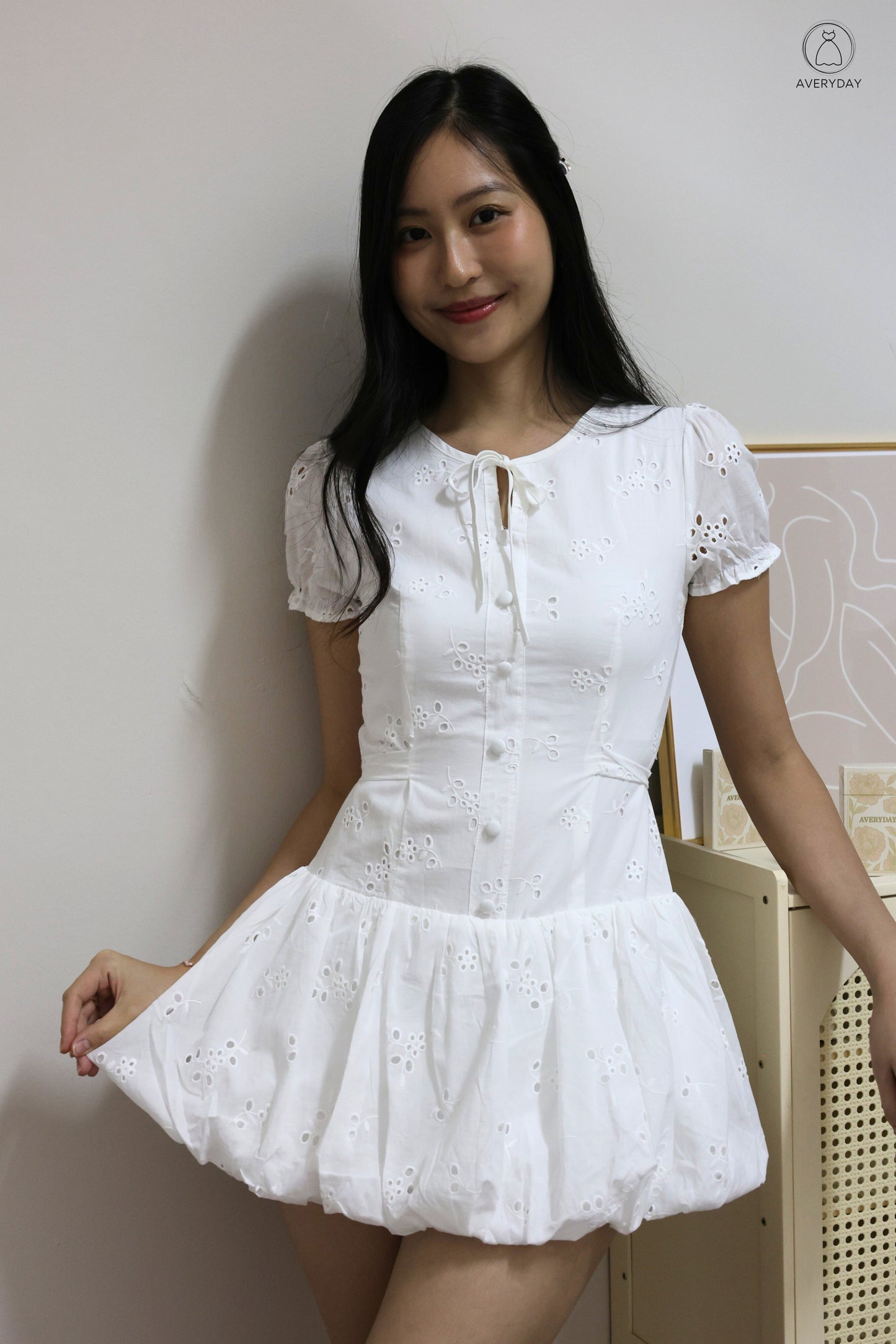 蕴红 (Yùn Hóng) Eyelet Flutter Bubble Romper Dress In White