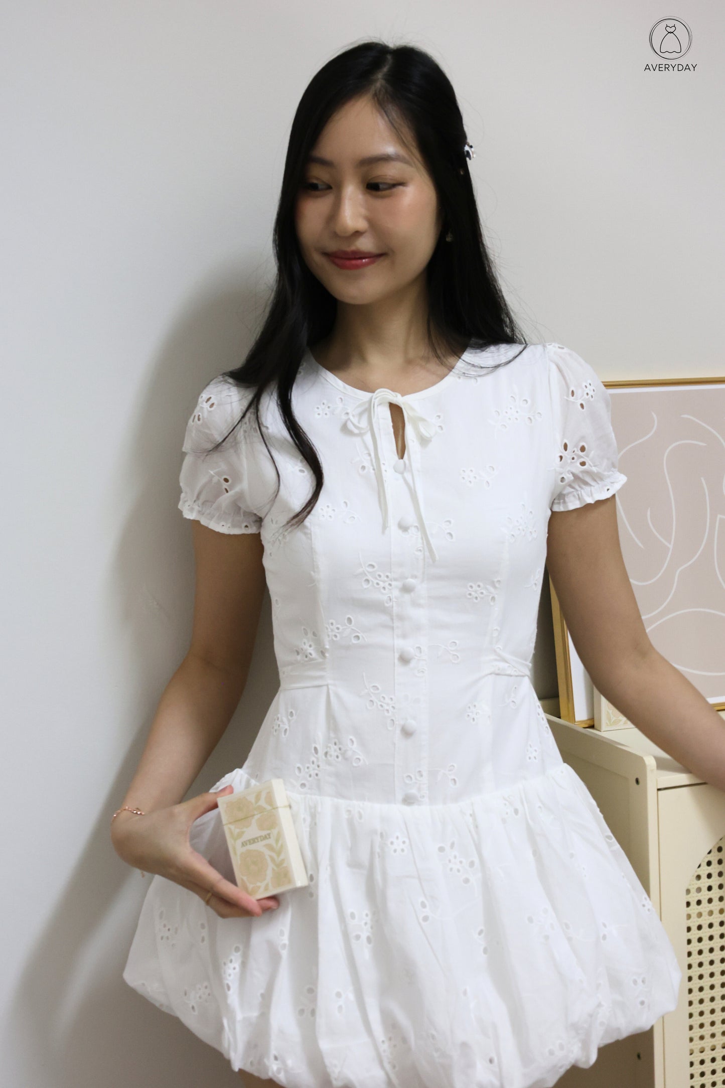 蕴红 (Yùn Hóng) Eyelet Flutter Bubble Romper Dress In White