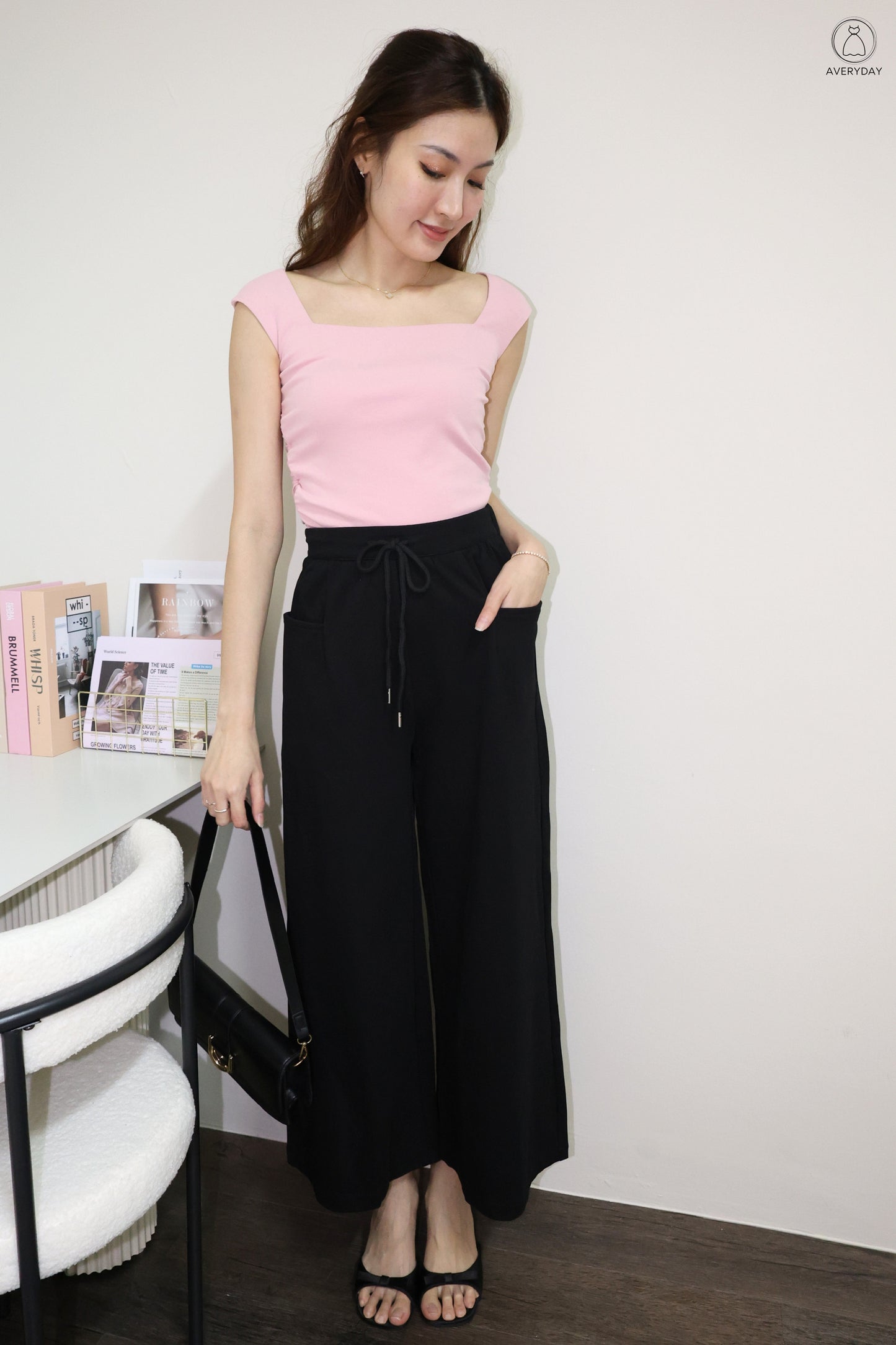 Neia Pocket Lounge Pants In Classic Black