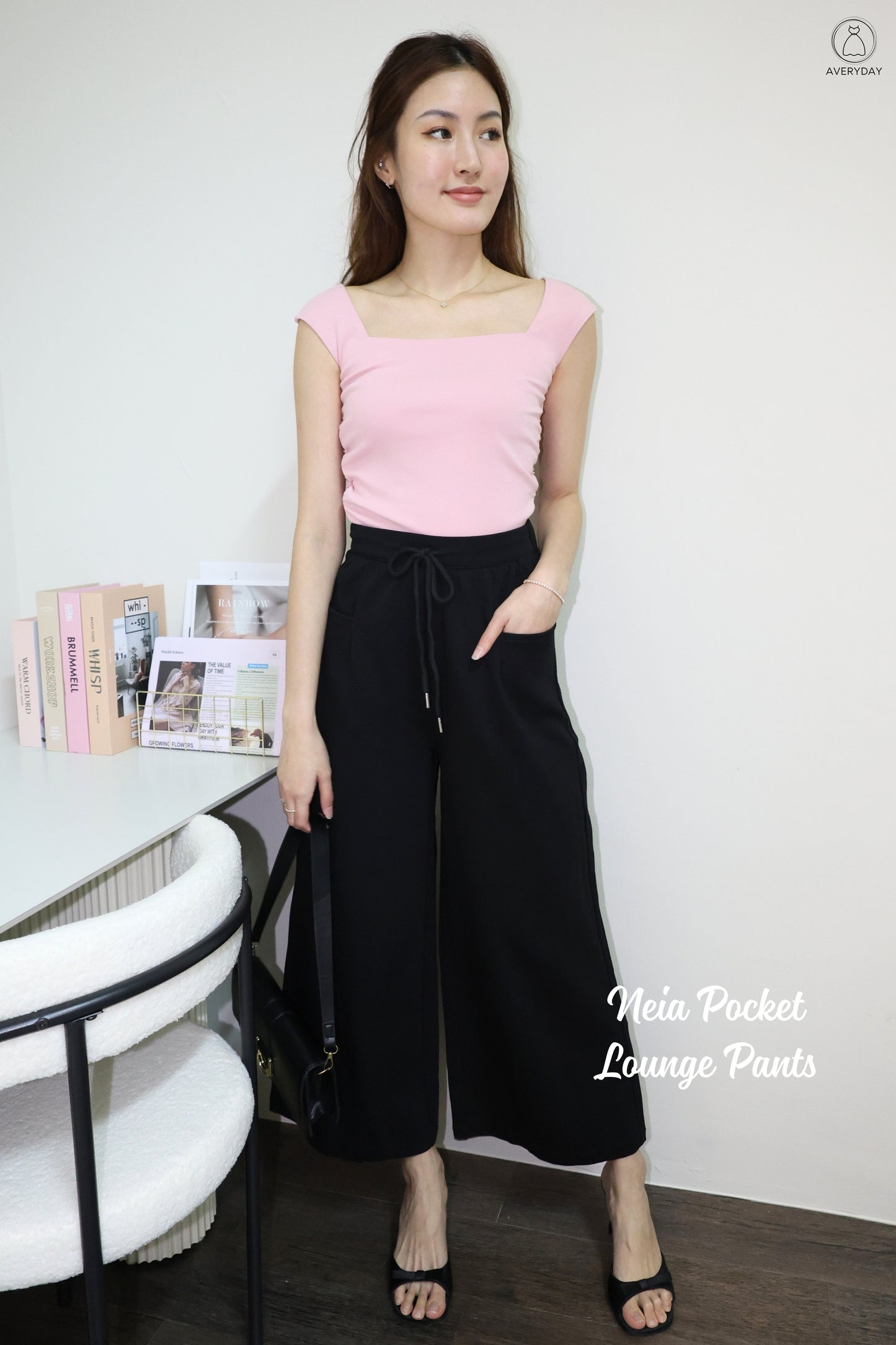 Neia Pocket Lounge Pants In Classic Black