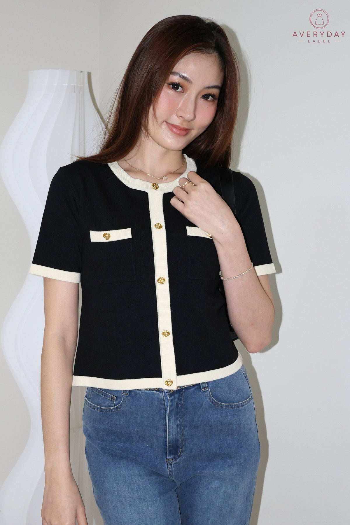*AVD Label* Gretchen Rose Button Contrast Trim Knit Top In Black