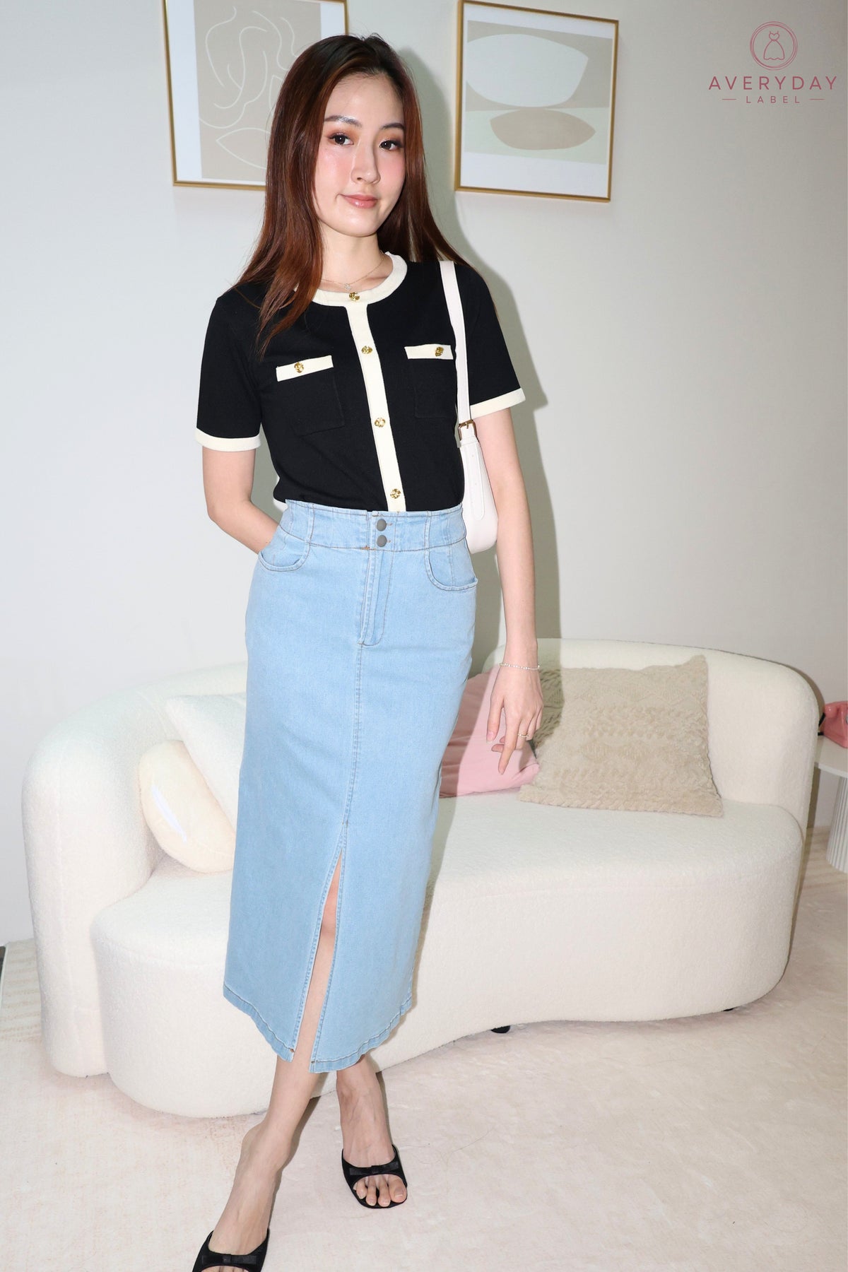 *AVD Label* Gretchen Rose Button Contrast Trim Knit Top In Black