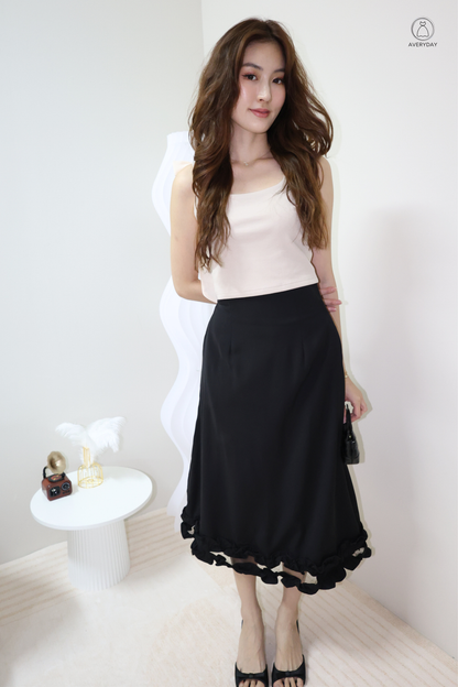 Alyce Pocket Frilly High-Waisted Midi Skirt In Black