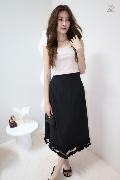 Alyce Pocket Frilly High-Waisted Midi Skirt In Black
