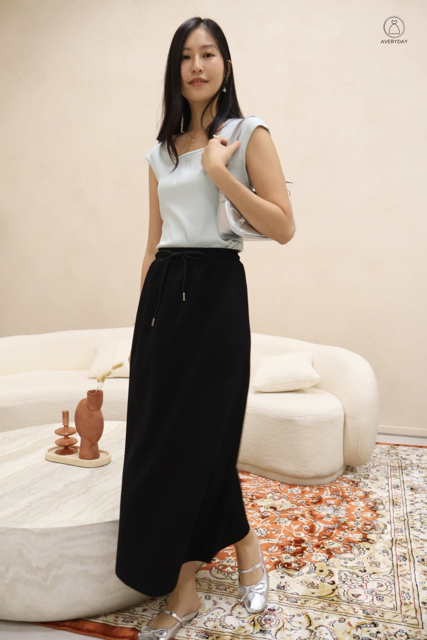 Yuri Pocket Weekender Midi Skirt In Black