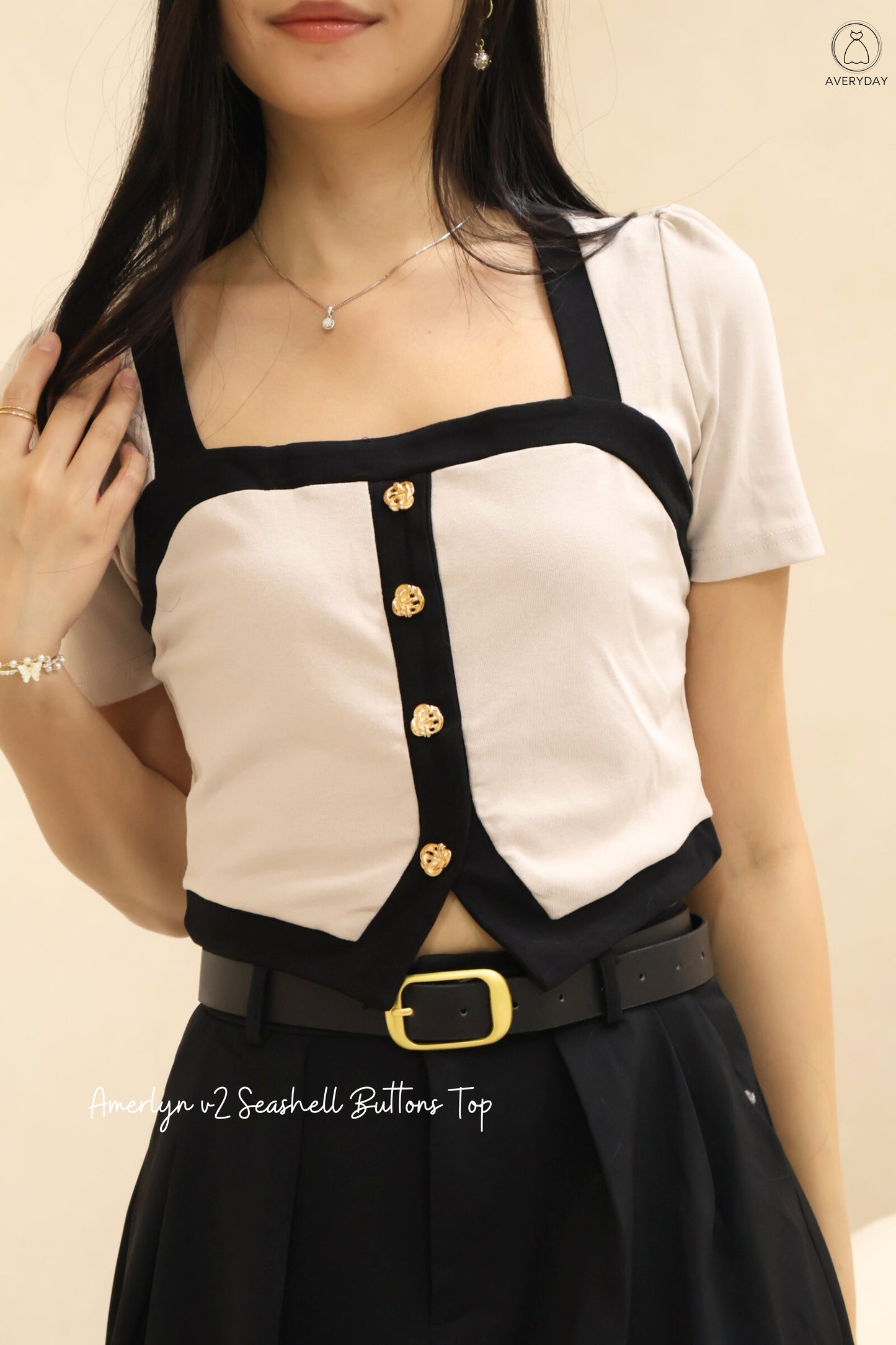 Amerlyn v2 Seashell Buttons Top In Taupe