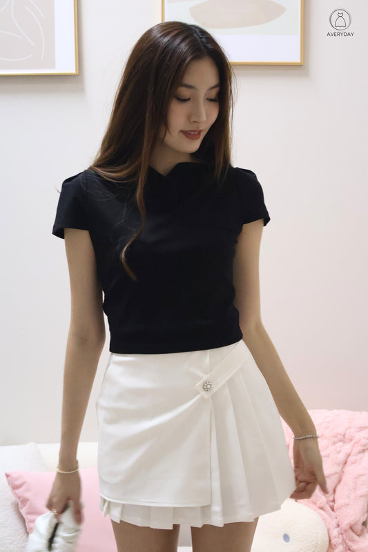 Romy Ruched Cap Sleeve Cut-In Top In Black