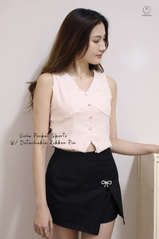 Viola Pocket Skorts W/ Detachable Ribbon Pin In Black