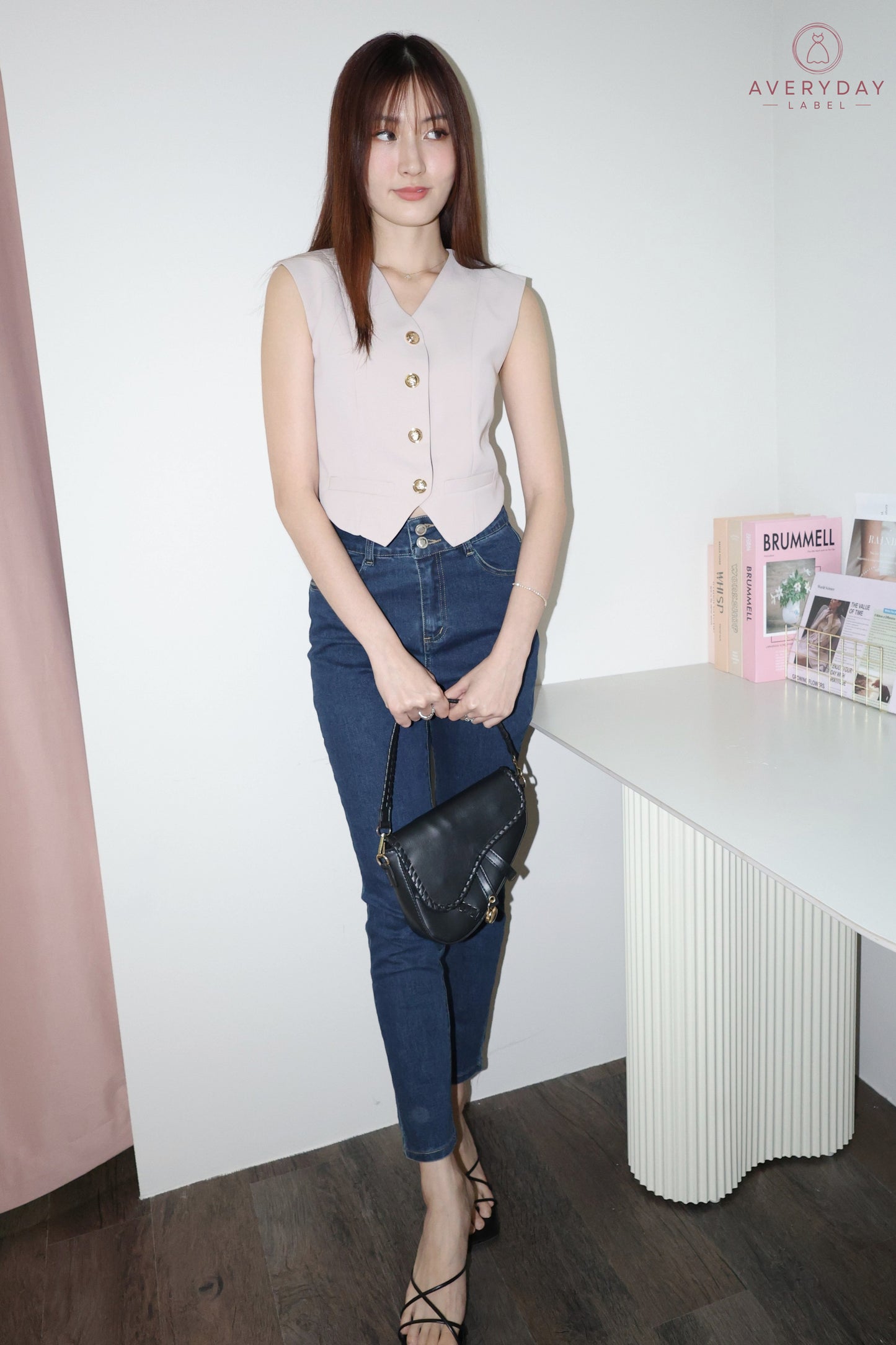 Jerie Classic Slim Cut Jeans In Dark Wash