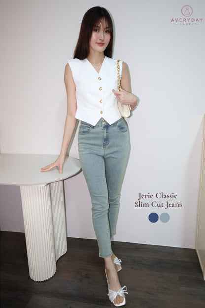 Jerie Classic Slim Cut Jeans In Light Wash