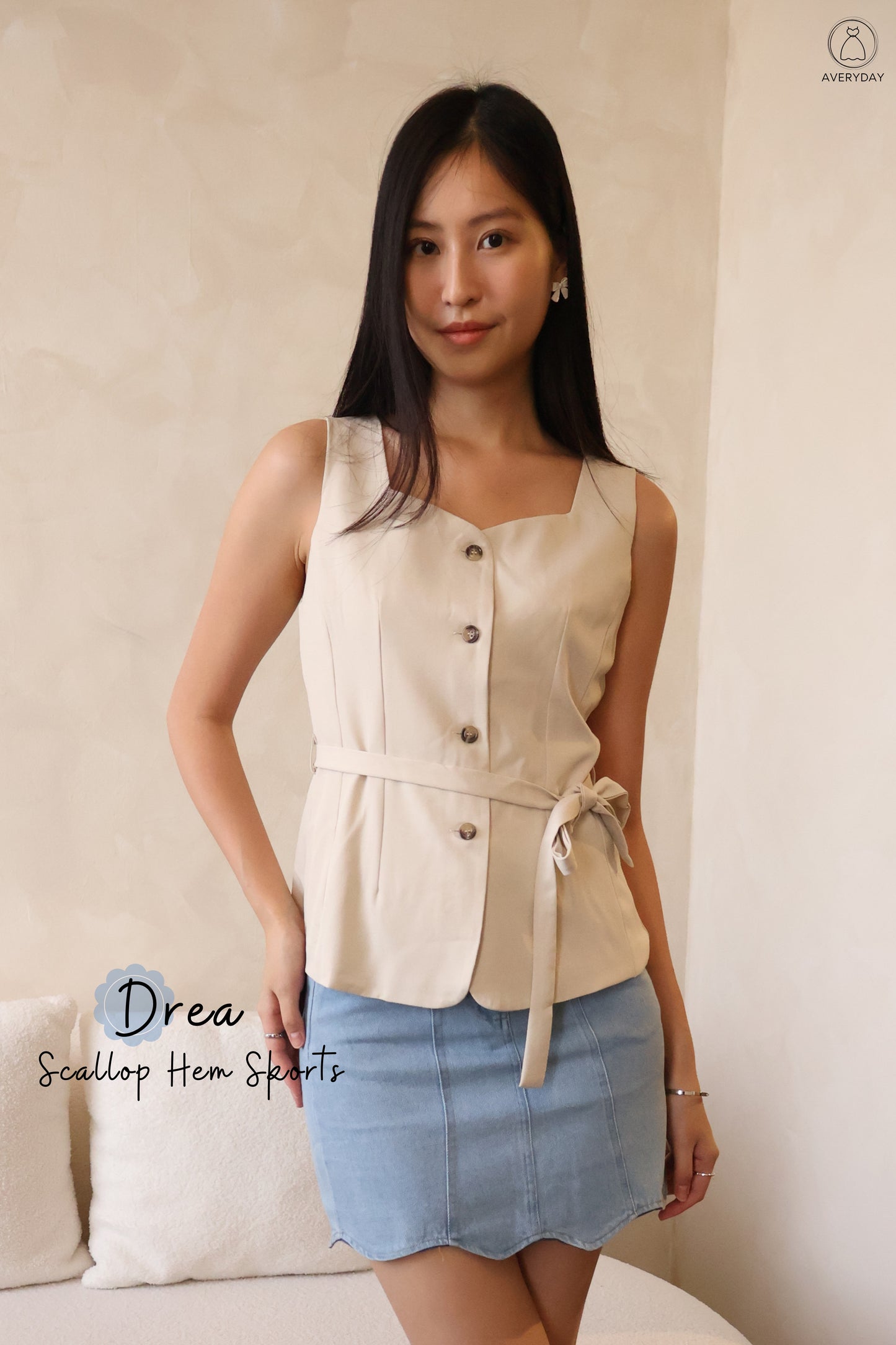 Drea Scallop Hem Skorts In Light Wash Denim