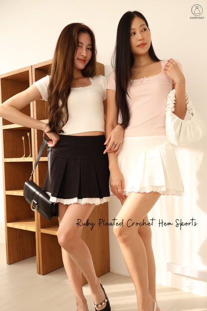 Ruby Pleated Crochet Hem Skorts In Black