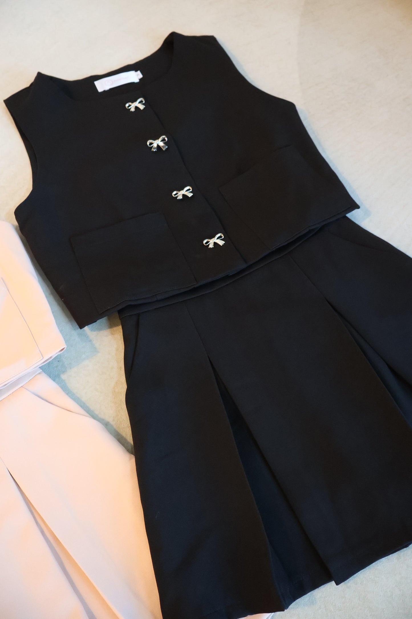 Winnie Ribbon Buttons & Pleated Skorts Co-Ords Set In Black